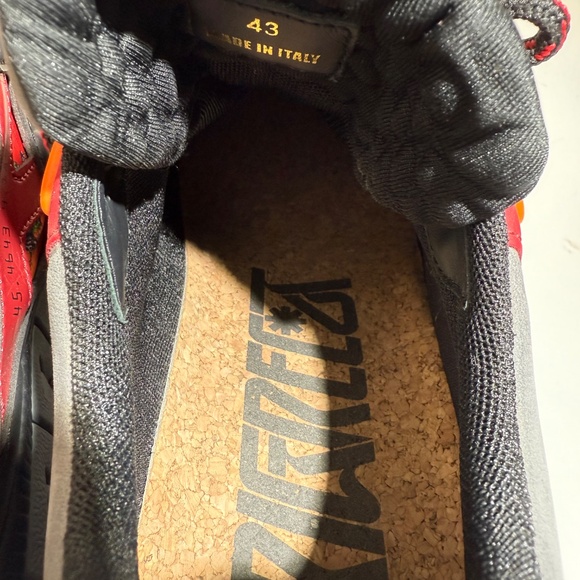 Versace Mens Trigreca Red - Picture 5 of 6